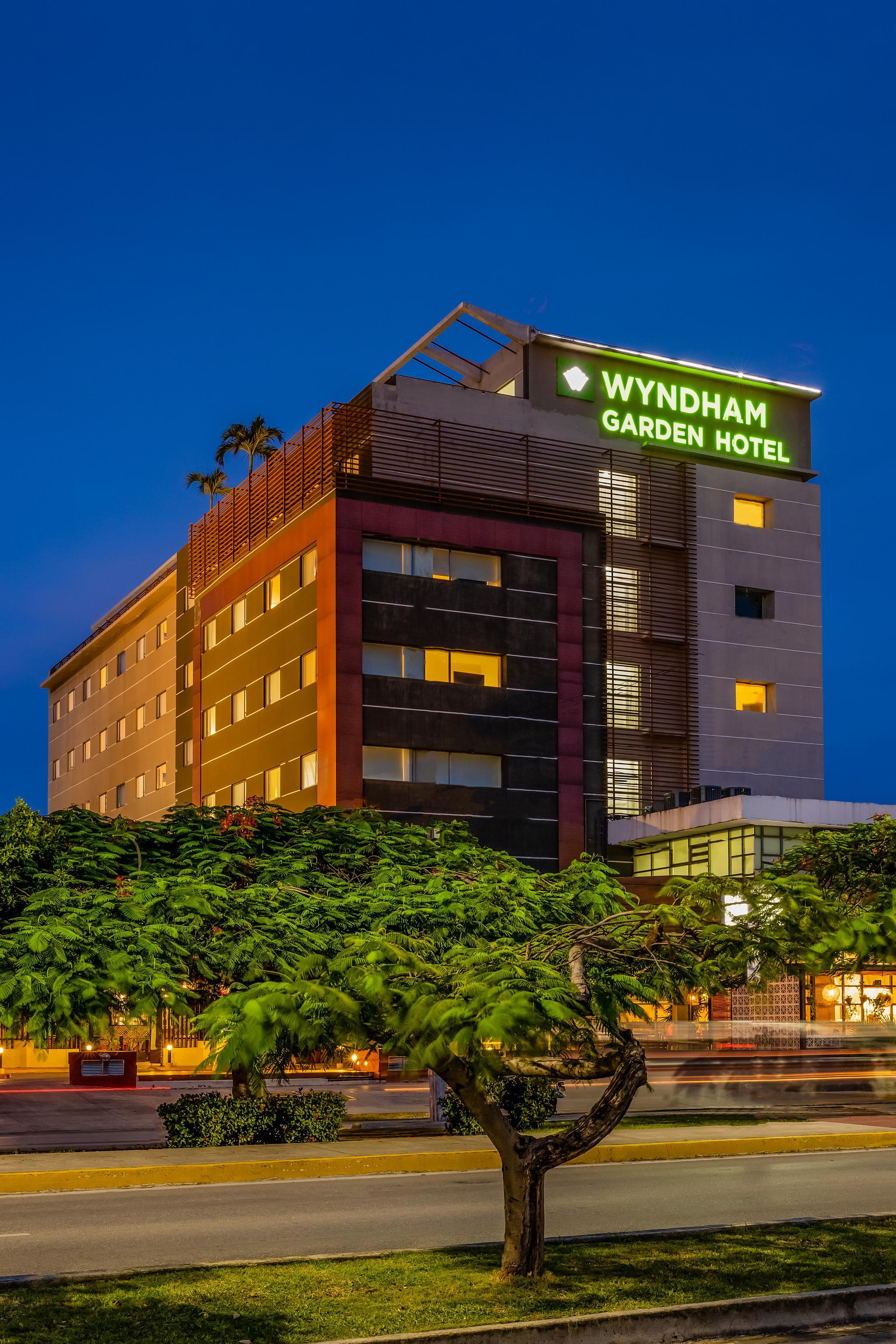 Wyndham Garden Cancun Downtown Bagian luar foto